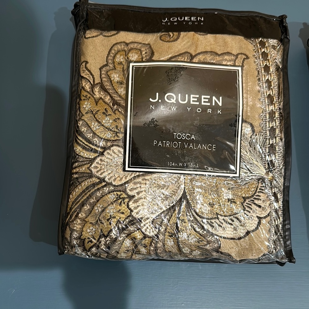 J. Queen New York Tosca Patriot Valance